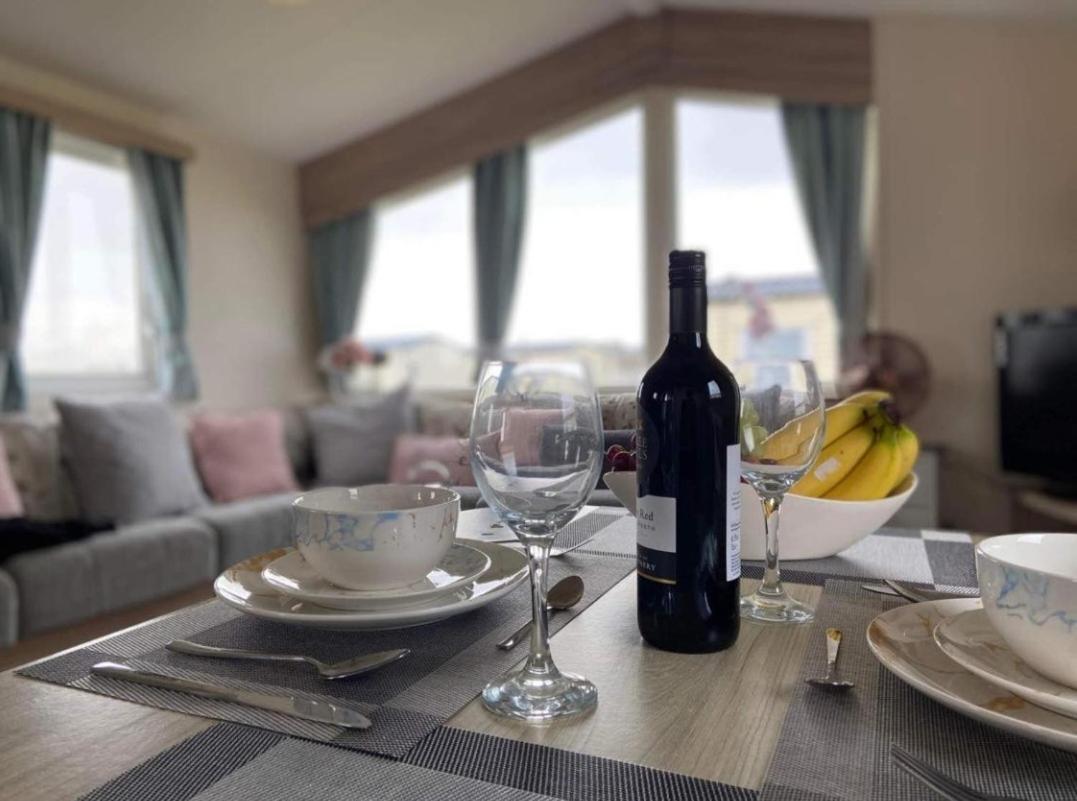 Tunstall View Caravan Holidays At Sand Le Mere Exterior photo